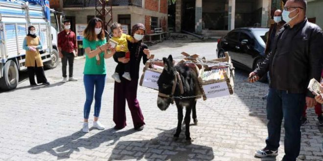 Denizli'de "eşekli kütüphane", çocukları kitapla buluşturuyor. İzmir haberi, izmir haberleri, izmir