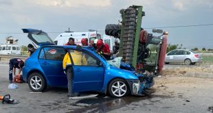 Denizli'de traktöre bağlı tarım aletine çarpan otomobildeki 4 kişi yaralandı