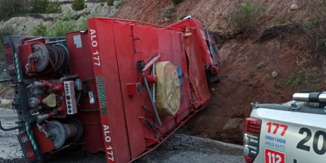 Denizli'de yangına giden arazöz devrildi: 2 yaralı