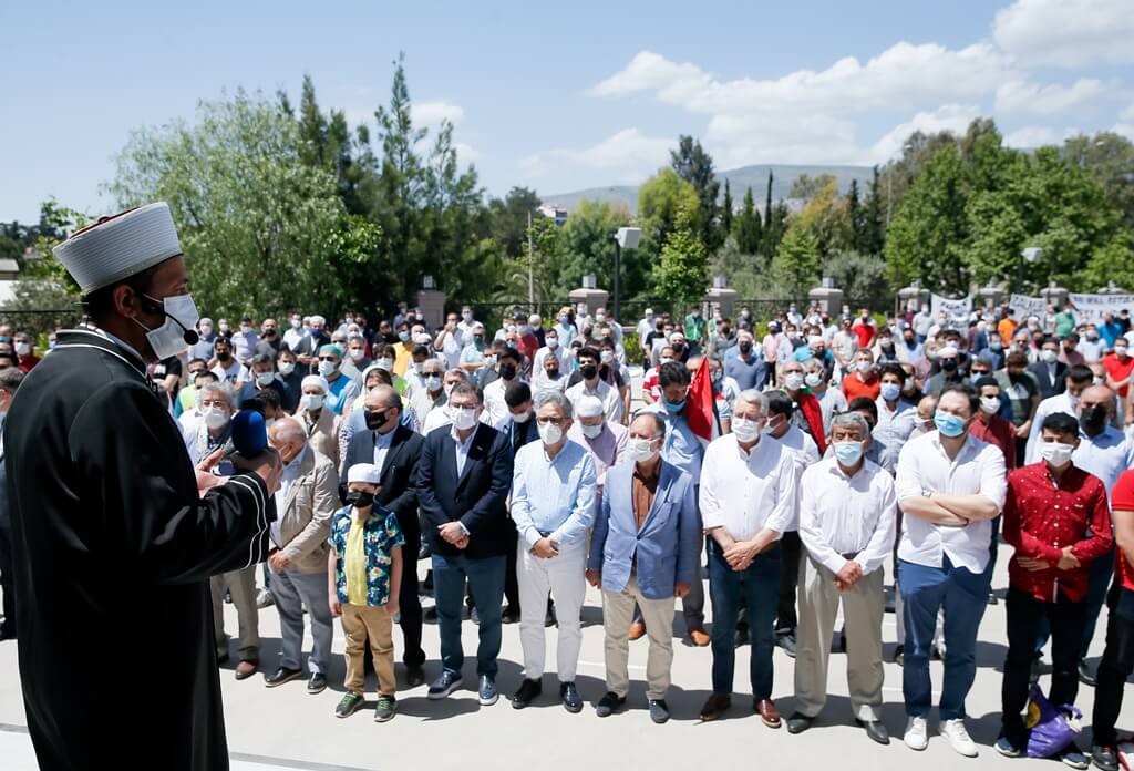 Ege illerinde İzmir, Denizli, Manisa ve Uşak'ta Filistinli şehitler için gıyabi cenaze namazı kılındı