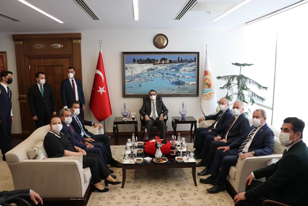 Enerji ve Tabii Kaynaklar Bakanı Dönmez'den Denizli'nin 6 ilçesine doğal gaz müjdesi: