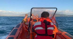 Fethiye'de denizde sürüklenen teknedeki 4 kişi kurtarıldı