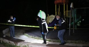 İzmir Buca ilçesinde parkta arkadaşı tarafından bıçakla ağır yaralanan kişi hastanede öldü