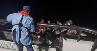 İzmir Dikili açıklarında 23 sığınmacı kurtarıldı