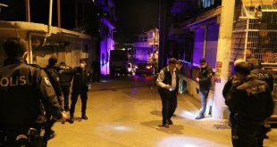 İzmir Karabağlar ilçesinde silahlı kavga 1 ölü 1 yaralı