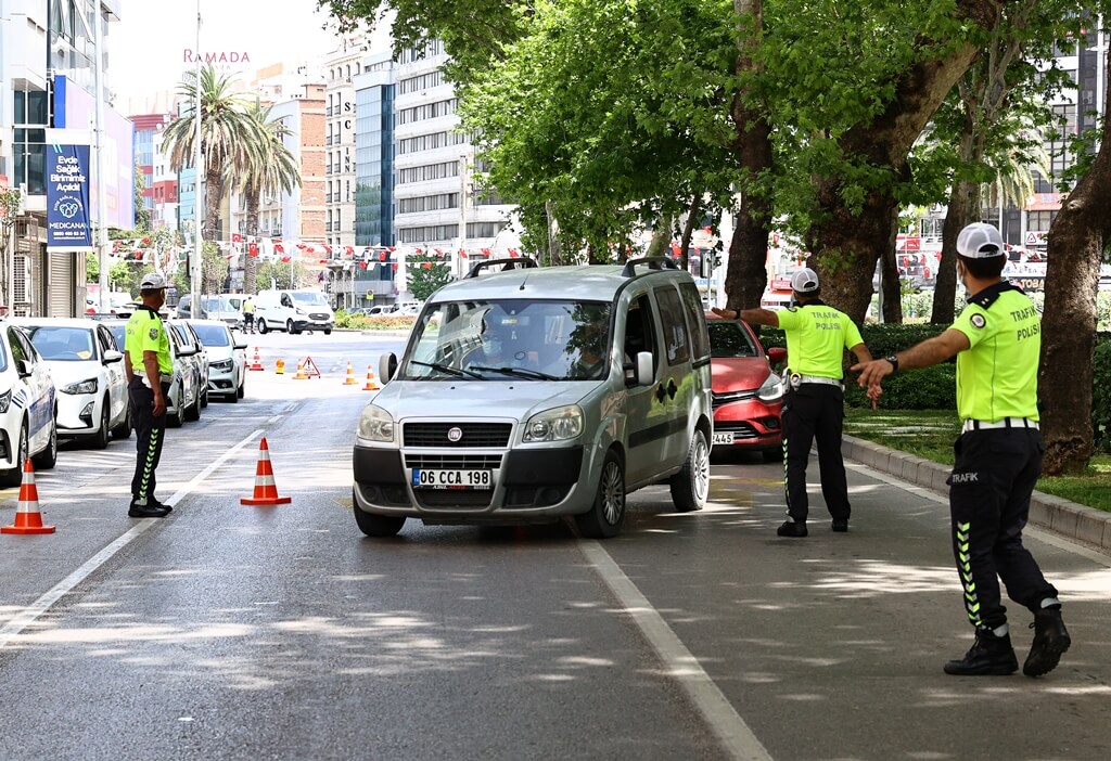 İzmir Valisi Köşger, tam kapanma sonrası