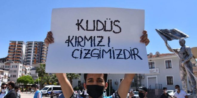 İzmir ve Birçok ilçede İsrail'in Mescid-i Aksa'ya yönelik saldırıları protesto edildi