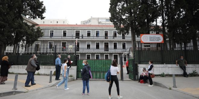 İzmir ve çevre illerde Akademik Personel ve Lisansüstü Eğitimi Giriş Sınavı başladı.