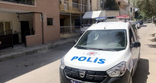 İzmir'in Bayraklı ilçesinde bıçaklı kavgada 1 kişi yaralandı