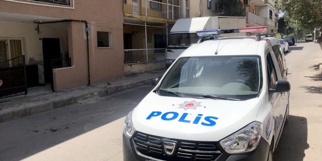 İzmir'in Bayraklı ilçesinde bıçaklı kavgada 1 kişi yaralandı