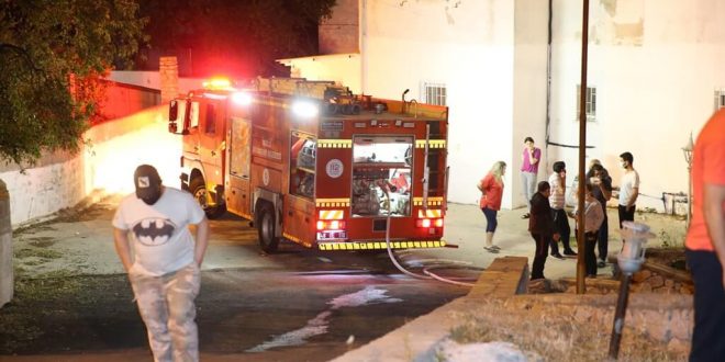 İzmir'in Bornova ilçesinde Vergi dairesinde çıkan yangın söndürüldü.