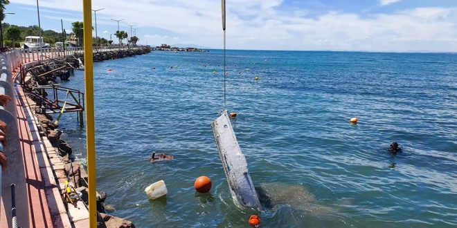 İzmir'in Dikili ilçesinde şiddetli fırtınadan sonra hasta tespit kaydı yapılıyor