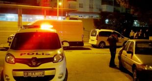 İzmir'in karşıyaka ilçesinde gece vardiyasında yere düşen temizlik görevlisi yaşamını yitirdi
