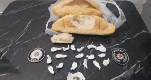 İzmir'in Kemalpaşa ilçesinde ekmek arasına gizlenmiş uyuşturucu ele geçirildi