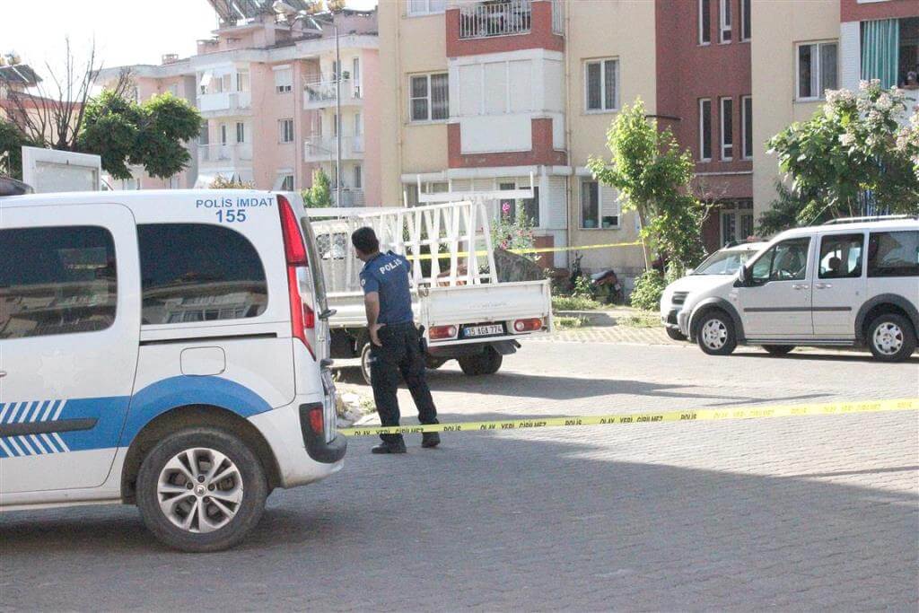 İzmir'in Ödemiş ilçesinde biri kadın iki kişi silahla yaralandı