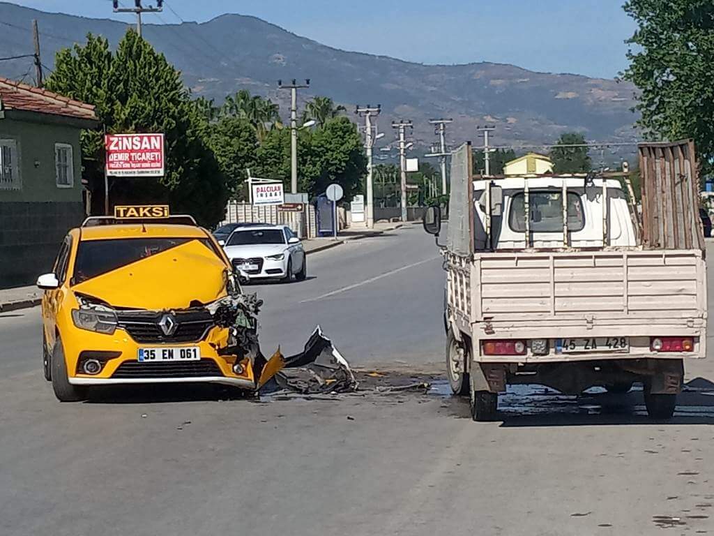 İzmir'in Ödemiş ilçesinde trafik kazasında 2 kişi yaralandı