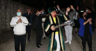 İzmirli vatandaşlar orkestra eşliğinde sahura kaldırdı