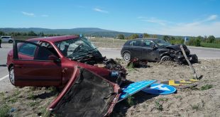 Kütahya'da çarpışan iki otomobilden birinin sürücüsü hayatını kaybetti
