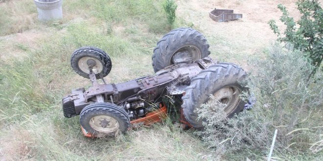 Manisa Kula ilçesinde devrilen traktörün sürücüsü hayatını kaybetti