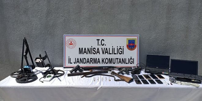 Manisa'da Definecilere yapılan operasyonda 8 zanlı gözaltına alındı