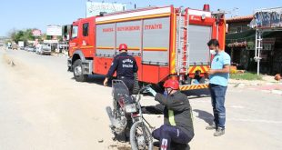 Manisa'da hafif ticari araçla çarpışan motosikletin sürücüsü yaralandı