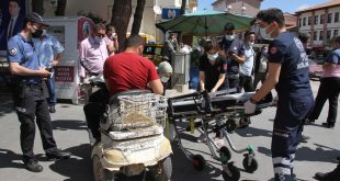 Manisa'da minibüsün çarptığı akülü tekerlekli sandalyedeki bedensel engelli yaralandı