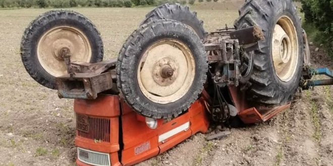 Manisa'nın Saruhanlı ilçesinde devrilen traktörün sürücüsü öldü