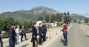 Muğla Valisi Orhan Tavlı, Fethiye'de uygulama noktalarındaki tedbirleri denetledi