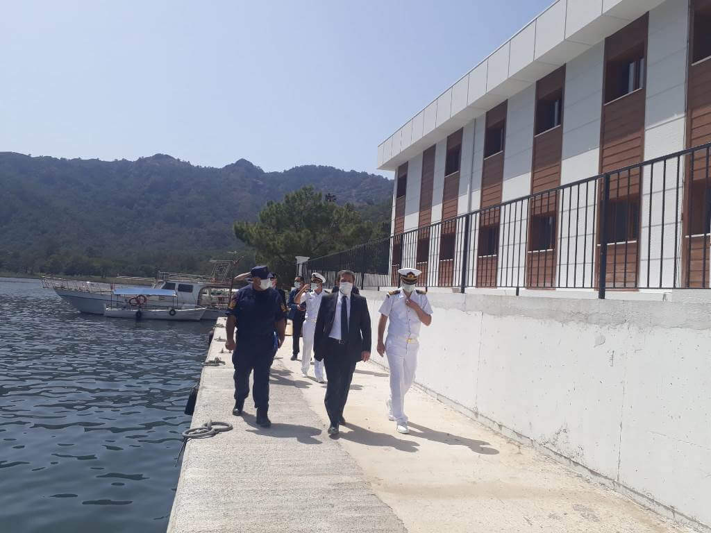 Muğla Valisi Orhan Tavlı, inşaatı süren sahil güvenlik karakolunda incelemelerde bulundu