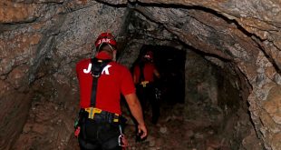 Muğla'da atıl durumdaki maden ocağında bulunan kuyuya düşen genç kurtarıldı