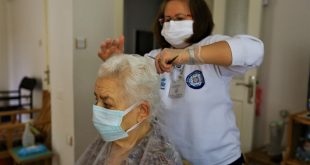 Muğla'da ihtiyaç sahibi vatandaşların bayram tıraşı yapılıyor