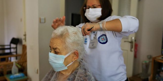 Muğla'da ihtiyaç sahibi vatandaşların bayram tıraşı yapılıyor