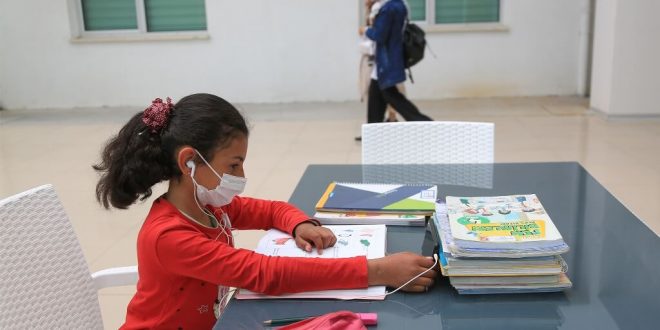 Muğla'da Yörük kızı Cennet okuma azmiyle takdir topluyor.