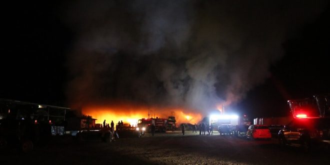 Nazilli'de samanlık deposunda çıkan yangında hasar oluştu