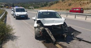 Söke'de bariyerlere çarpan otomobilin sürücüsü yaralandı