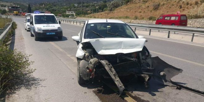 Söke'de bariyerlere çarpan otomobilin sürücüsü yaralandı