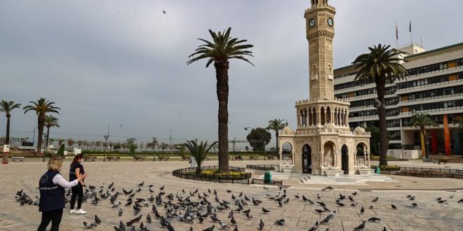 Tam kapanma döneminde İzmir'de sokak hayvanlarına yaklaşık 110 ton mama bırakıldı.