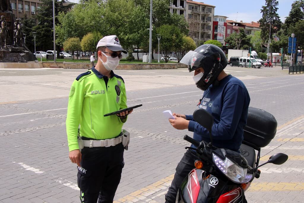 Tam kapanma kapsamında Uşak'ta denetimler sürüyor