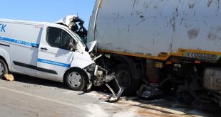 Uşak'ta 4 aracın karıştığı zincirleme trafik kazasında 3 kişi yaralandı