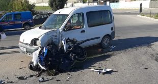 Uşak'ta hafif ticari araçla çarpışan motosikletin sürücüsü ağır yaralandı