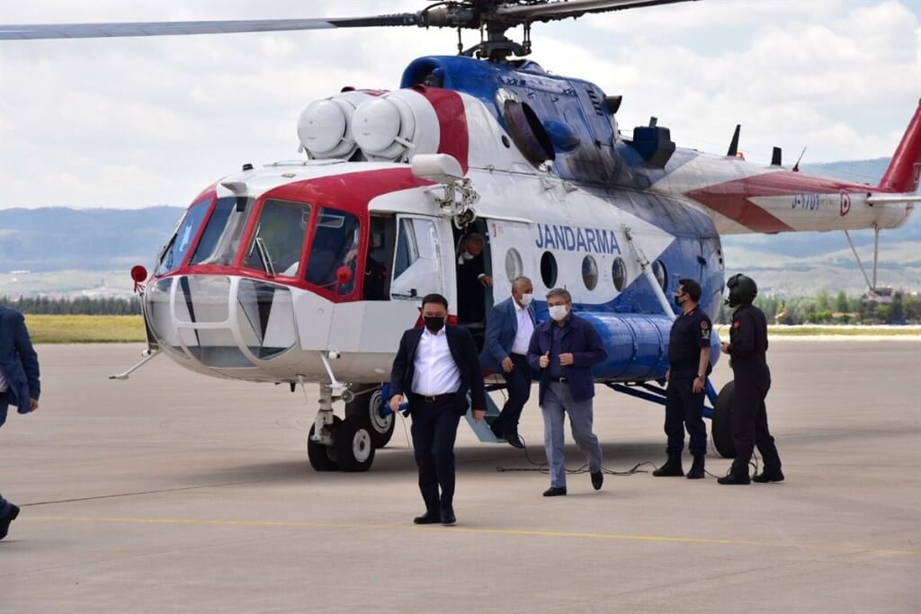 Vali Gökmen Çiçek, helikopterli trafik denetimine katıldı