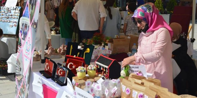 Afyonkarahisar'da kadın kültür evleri ve kooperatifleri kermesi açıldı