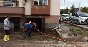 Afyonkarahisar'da sağanağın zarar verdiği bölgelerde temizlik çalışmaları sürüyor