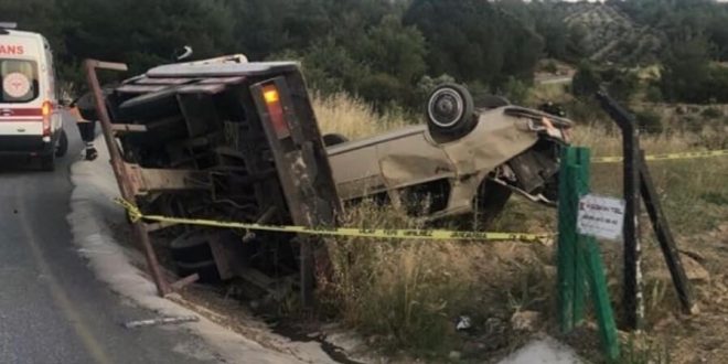 Akhisar ilçesinde devrilen çekicinin sürücüsü hayatını kaybetti