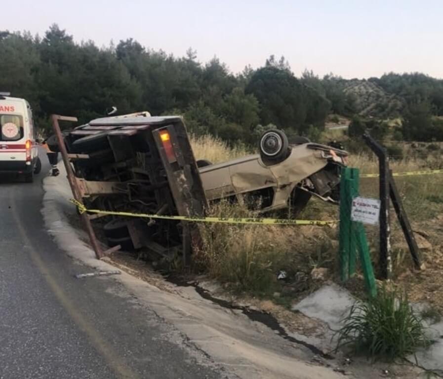 Akhisar ilçesinde devrilen çekicinin sürücüsü hayatını kaybetti