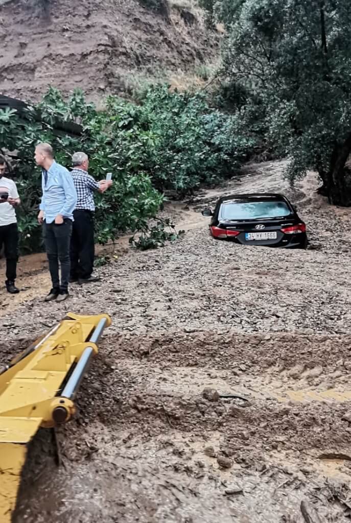 Aydın'da etkili olan sağanak hayatı olumsuz etkiledi