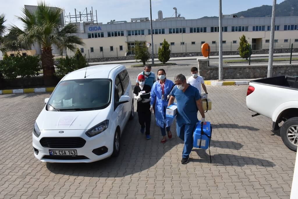 Aydın'da organize sanayi bölgesinde çalışan işçilere Kovid-19 aşıları yapıldı