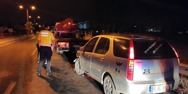 Aydın'ın İncirliova ilçesinde otomobil ile traktör çarpıştı: 3 yaralı