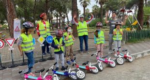 Bergama'da çocuklara bisiklet ve trafik eğitimi verildi