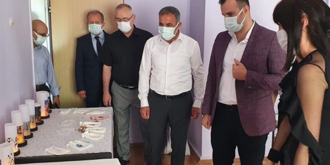 Beydağ'da "Hayat Boyu Öğrenme Haftası" kapsamında el emeği eserler sergiye taşındı
